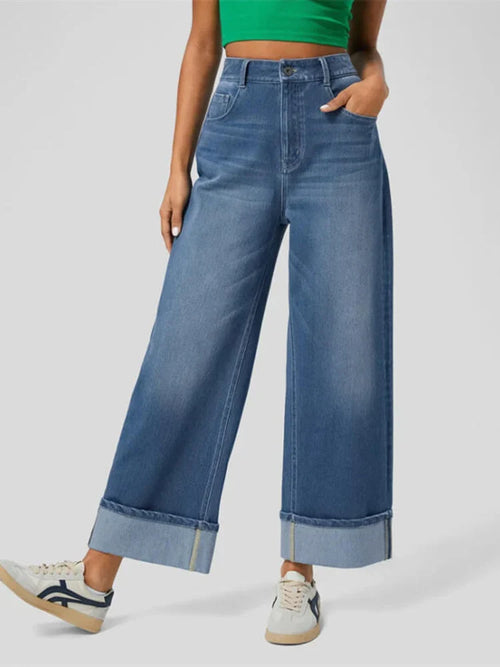 ג׳ינס כחול רחב עם קיפול
